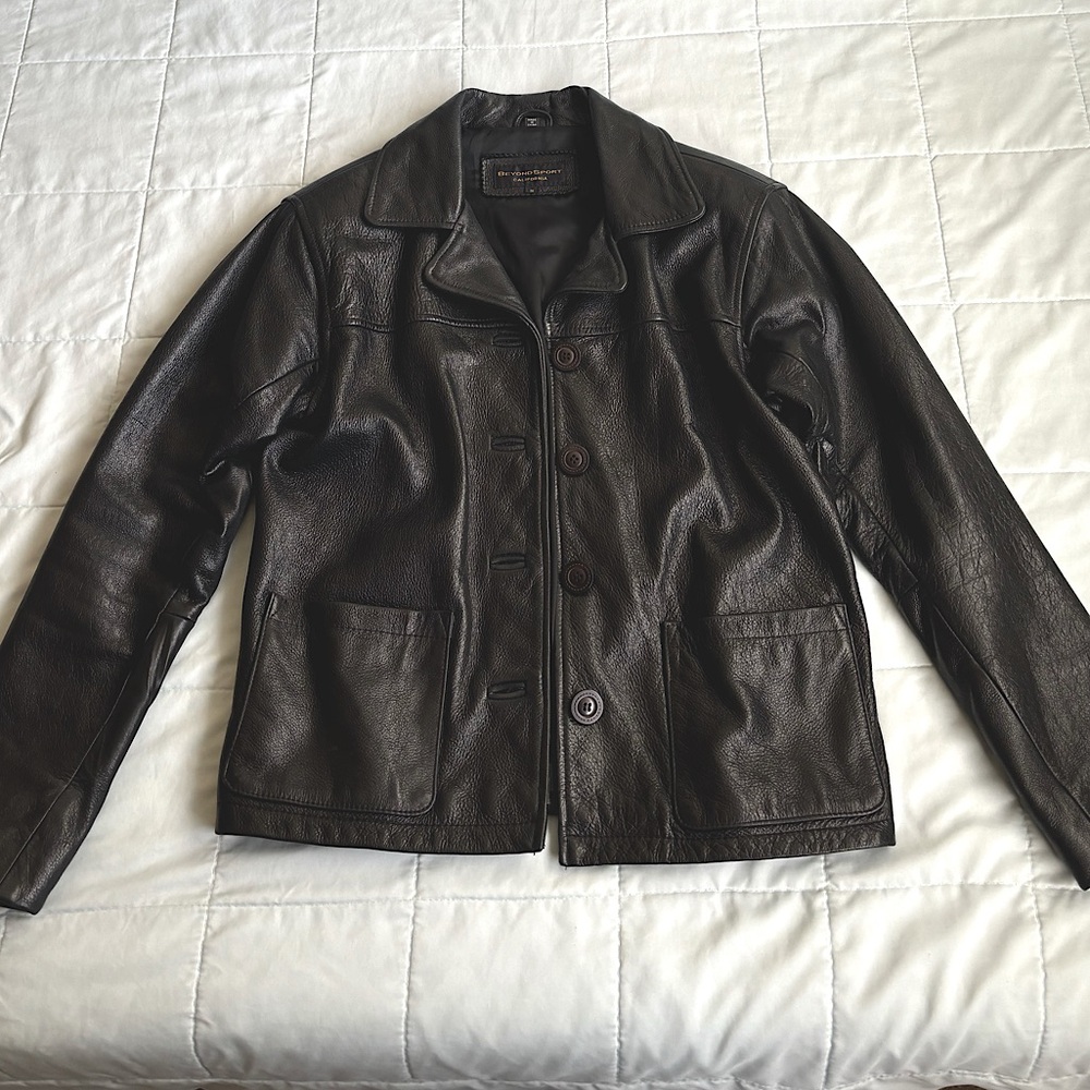 Beyond Sport Vintage Womens Leather Jacket size Small
